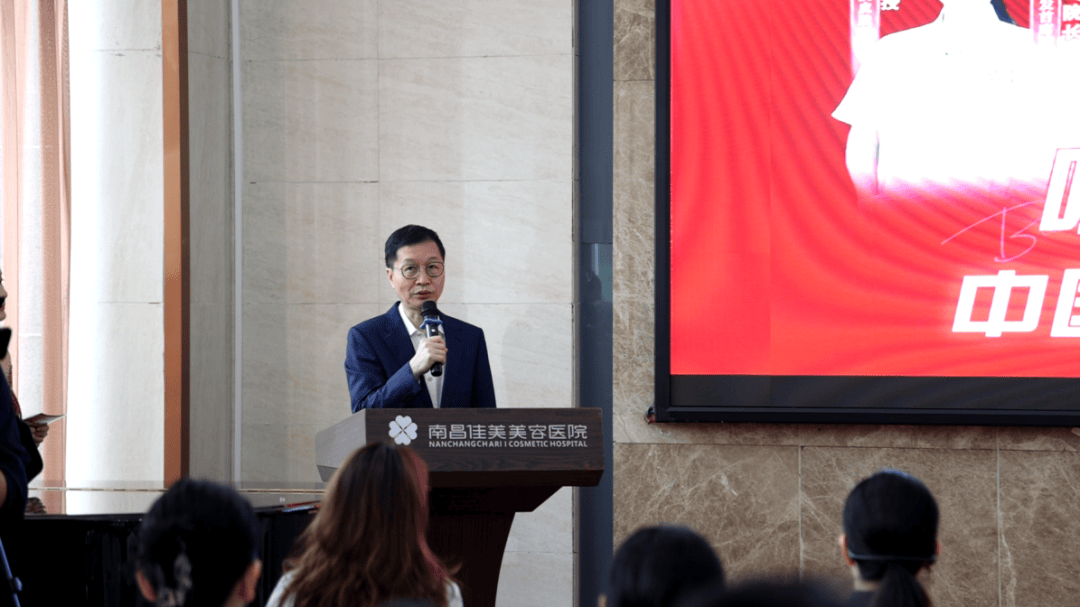 美容协会毛发医学分会副会长,南方医院整形美容外科主任胡志奇教授