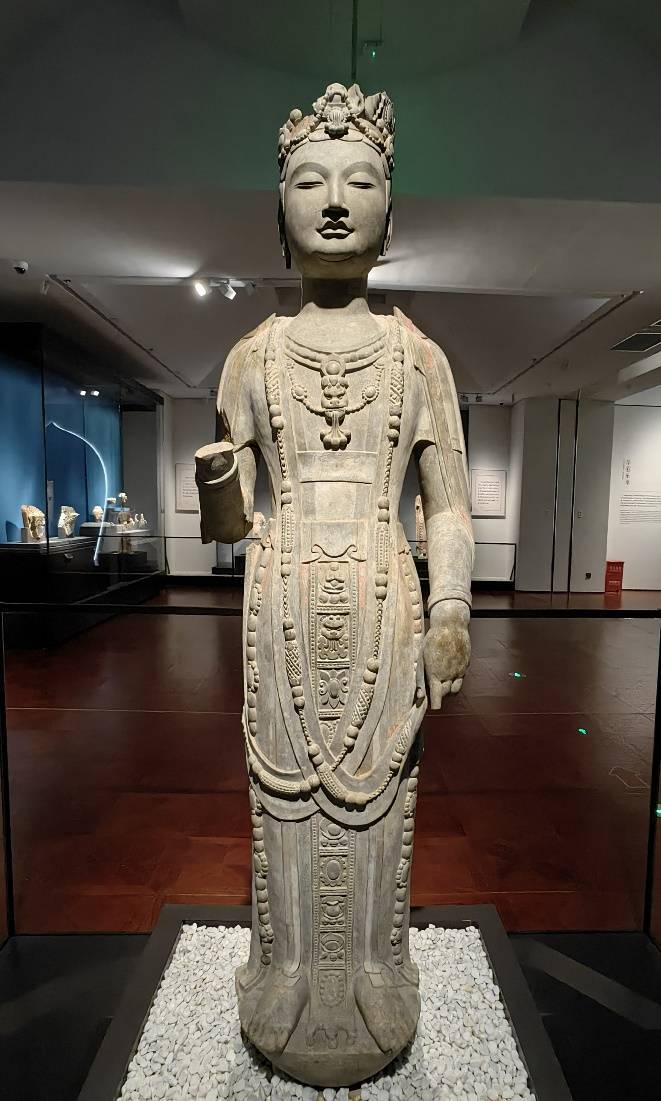 佛家的千年微笑：访青州龙兴寺佛教石雕｜访古_造像_北魏_彩绘