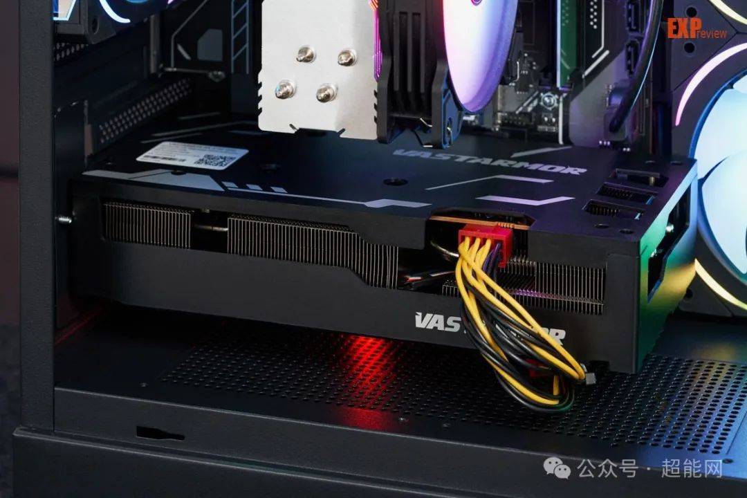 这台整机使用的是amd锐龙5 8400f处理器,搭配三星ddr5-5600 16gb内存