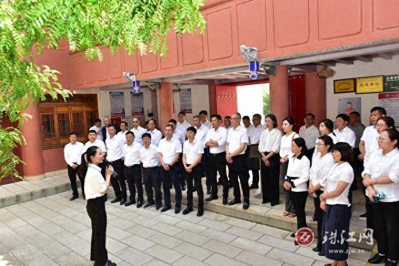 曲靖市2024年民营经济人士理想信念教育活动在曲靖三元宫举行