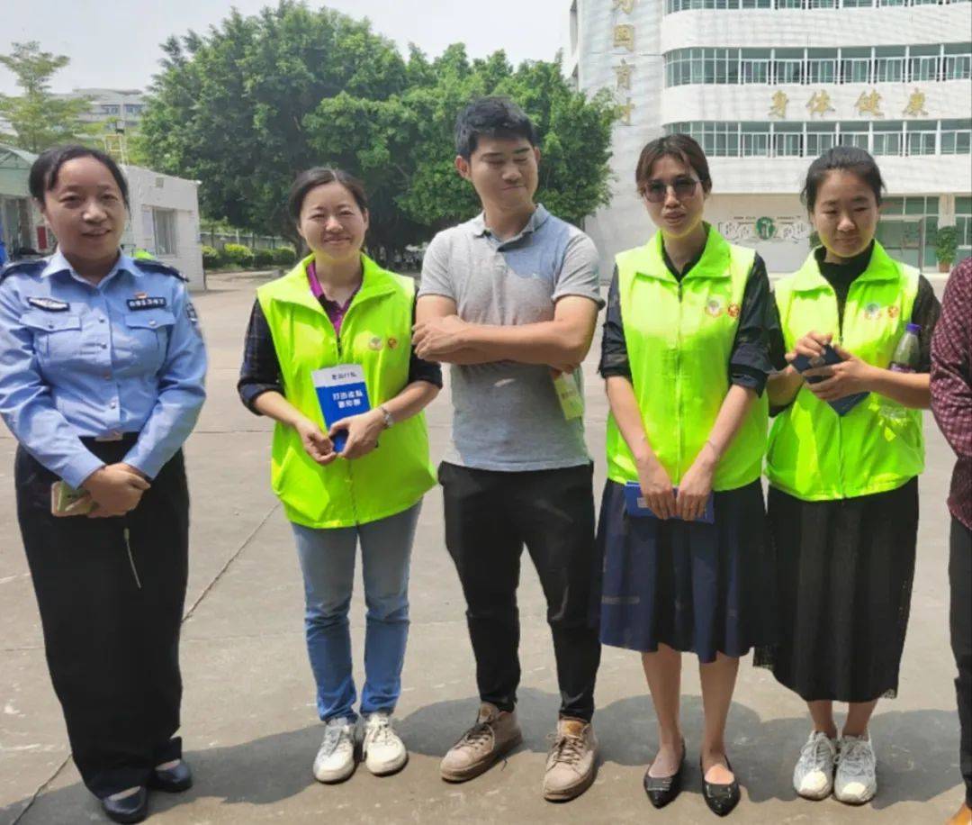 反恐防暴防冲撞安全童行林百欣中学龙祥学校举行校园安全防恐演练