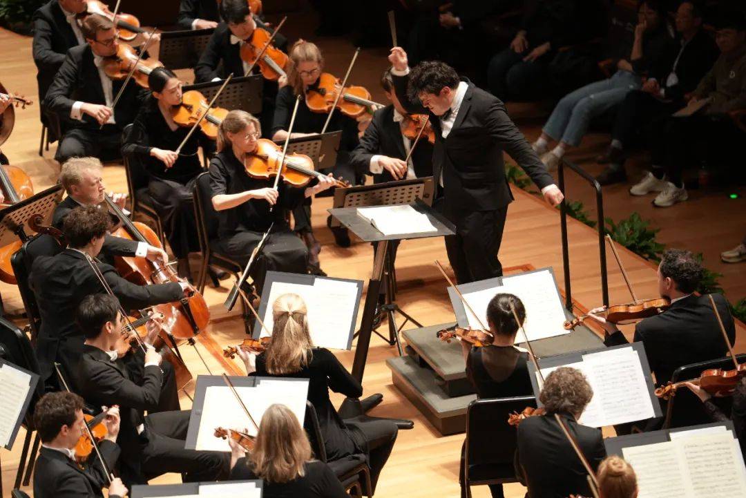 现场格莱美奖得主麦瑟拉执棒全套勃拉姆斯交响曲在沪首演