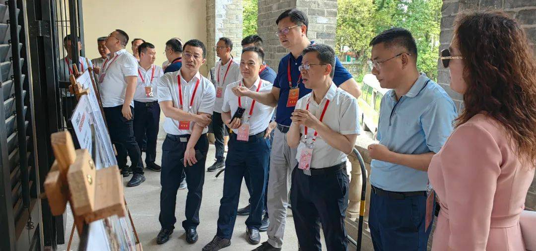 原英国领事署旧址等处,并现场进行交流,听取濠江区及礐石风景区管理局