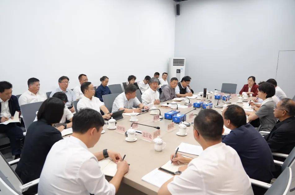 4月14—17日,李国英部长深入到元江县洼垤乡,元阳县新街镇,河口县河口