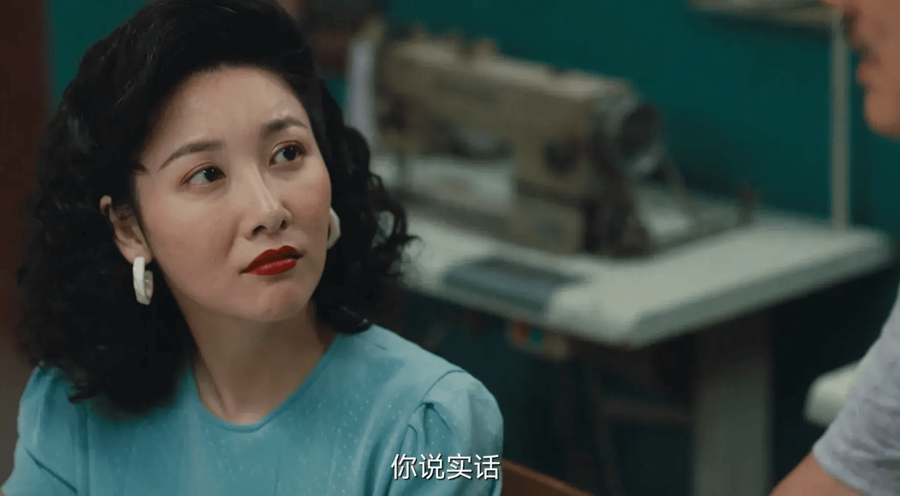 唐小姐本名叫作古筝,因为出演《爱笑会议室》被大家熟知,因为一人分饰