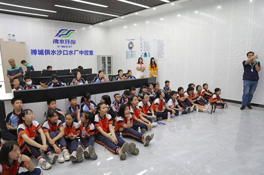 守护碧水共建绿美张槎少先队员奋勇争先做绿美小先锋