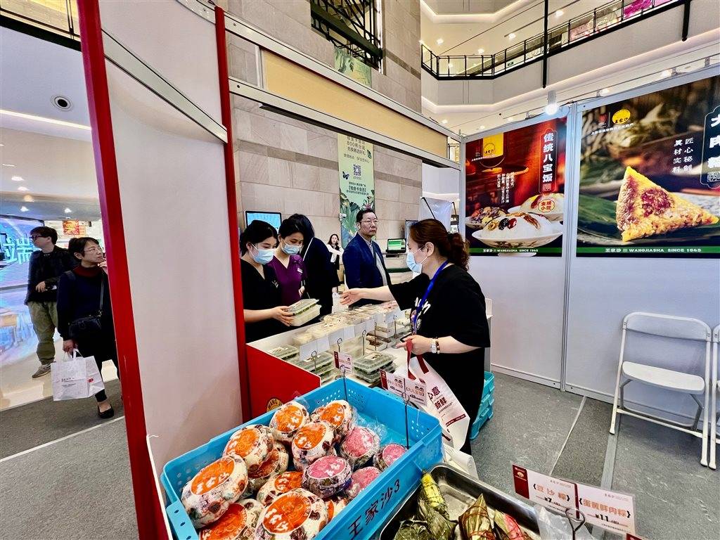 王家沙的蟹粉小笼、杏花楼的核桃酥 “2024上海名特小吃风味展来了