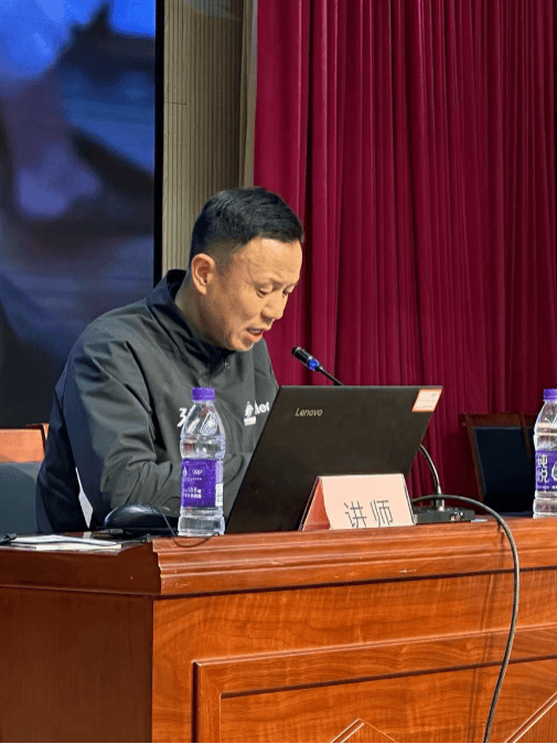 培训班上,中国拔河协会常务理事,山东省拔河协会会长刘辉,山东省拔河