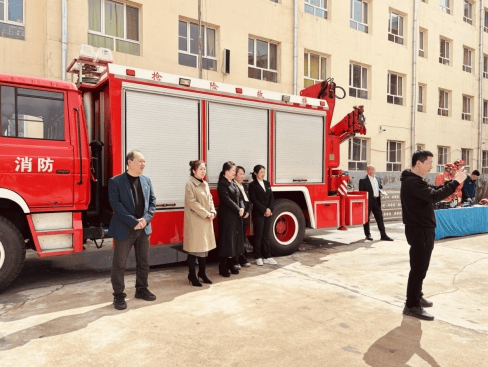 深化能力作风建设丨鹤岗市南山小学开展"警钟长鸣,安全