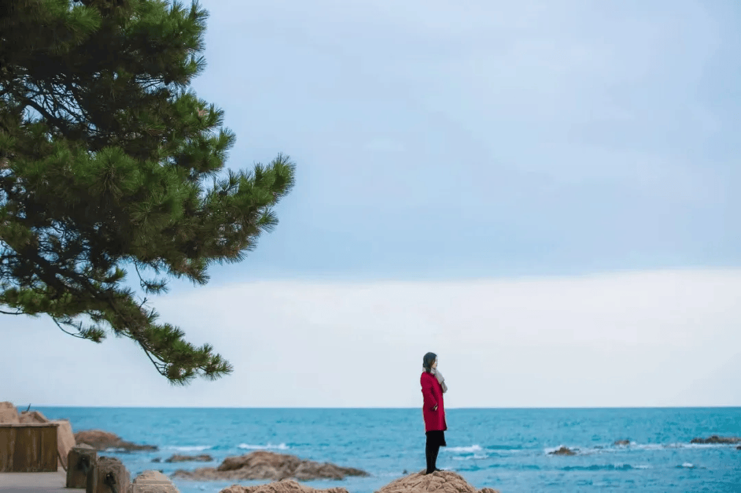 她因发育过猛,无奈退出国家游泳队,却被三流导演看中一夜成名!