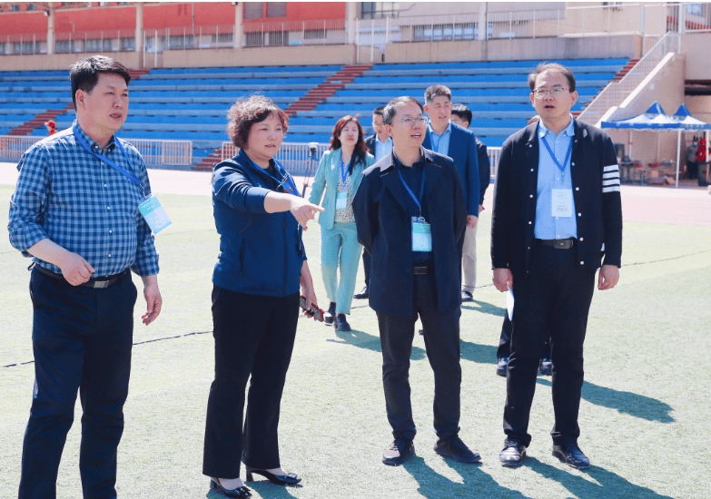 本次体育考试东丽区考点设在鉴开中学,考试区域实行封闭式管理,考务