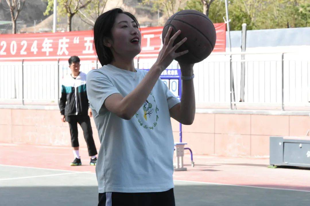 相信子长中学的老师定会以这次比赛为契机,继续发扬团结协作,拼搏进取