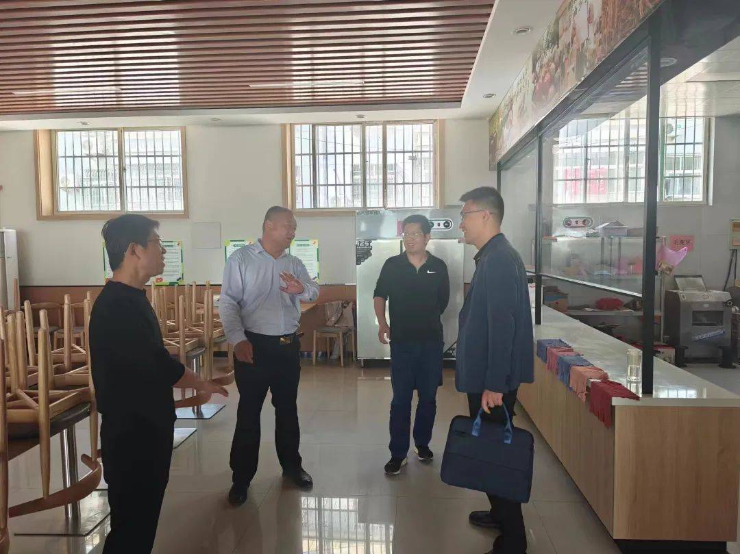 文化站评定等级工作4月18日上午,禹城市文化局公共文化科科长尚承昕