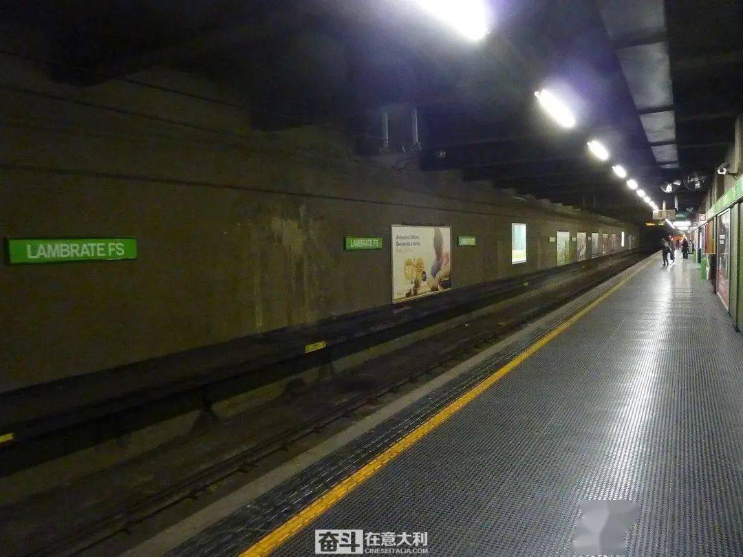 图源:维基百科)报道称,事发时,这名24岁女子和男友正在地铁站等地铁