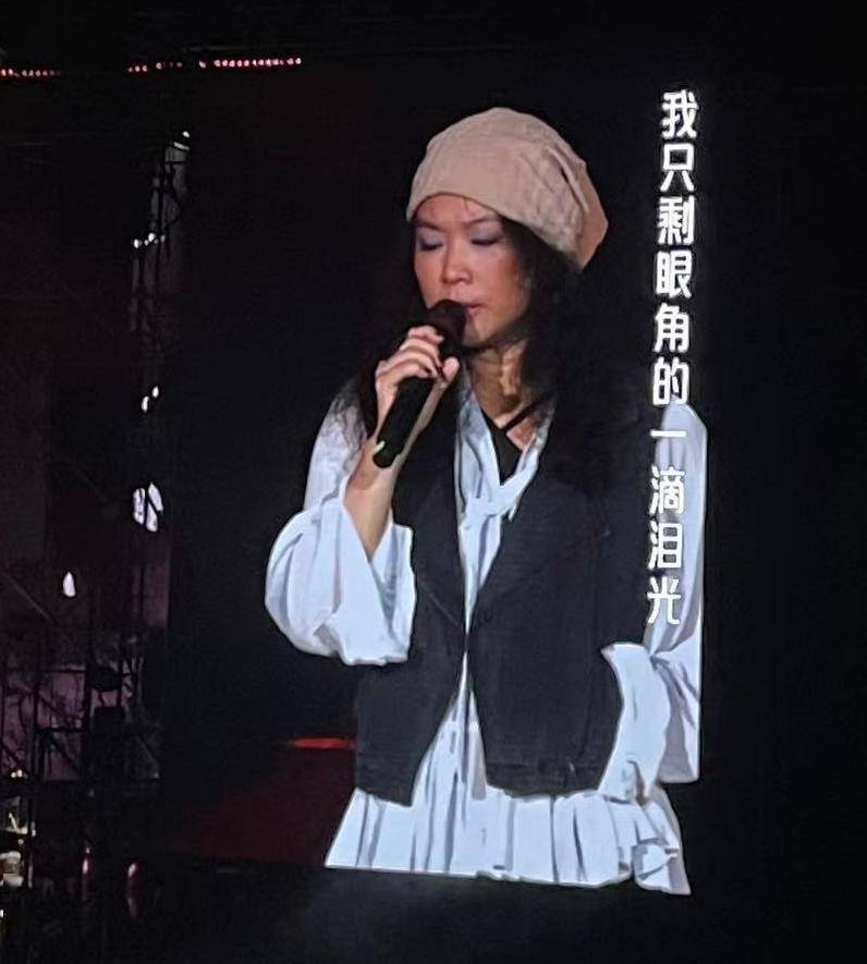 曾患精神分裂！许美静复出演唱会引观众齐喊退票，2.5小时唱5首歌
