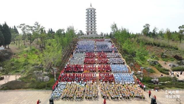 "师宗县平高中学高一学生杨宇丰说.