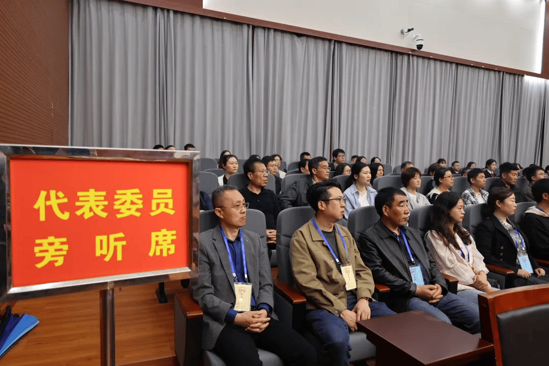 黄山区一干部贪污挪用公款案公开审理