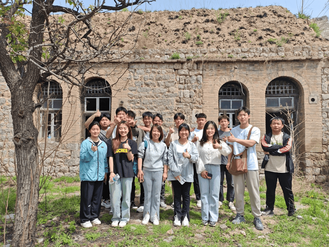 在排练现场,演员们把握历史背景和人物性格,认真揣摩角色,力求呈现出
