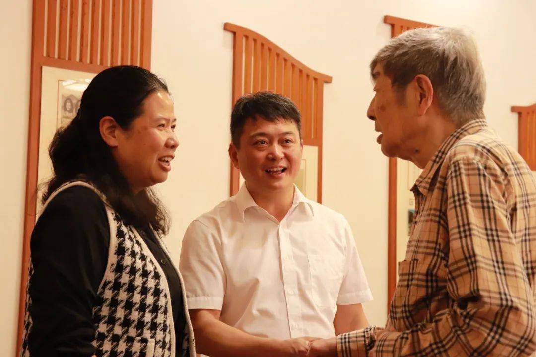 倾听校园声音,共筑教育梦想——记彭校长的开化校园行