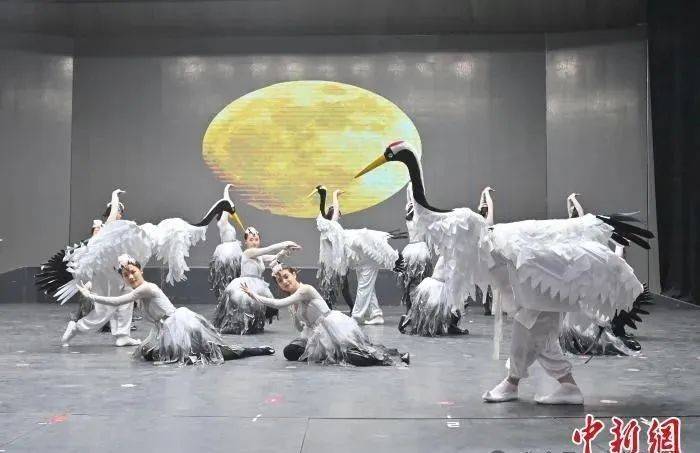 在安图,有一批中国朝鲜族鹤舞的年轻传承者