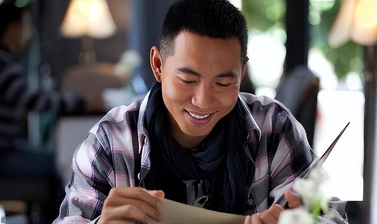 谷智鑫:34岁拍戏坠马瘫痪,女友照顾他8年,未办婚礼成终身遗憾