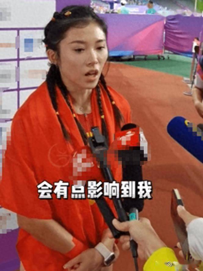 树大招风?吴艳妮因三角裤,化妆纹身惹争议,网友:竞技只看成绩