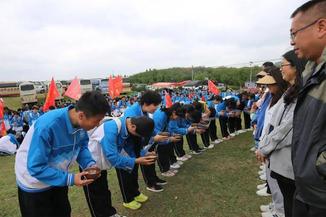 安顺市民族中学开展"茶文化"研学活动