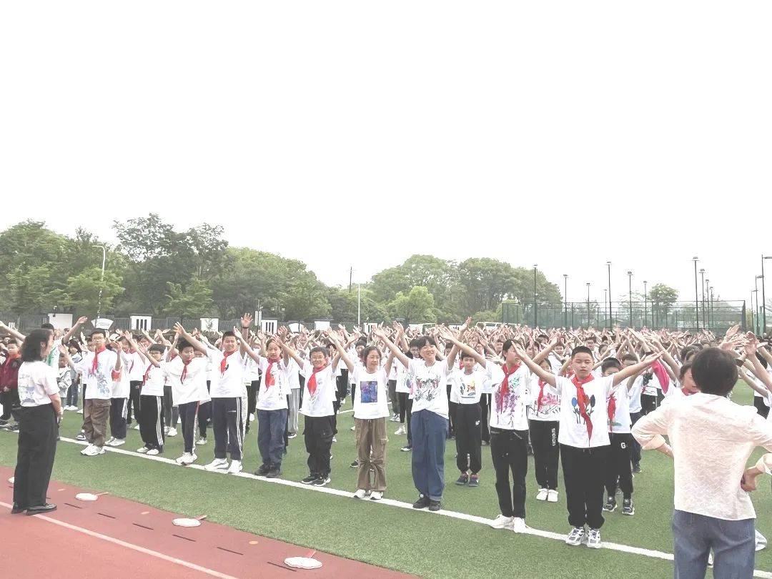 鹿鸣小学正大门图片图片