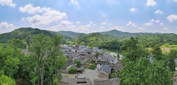 前不久,黄山市发布2024新晋网红古村落top20,新晋徽州美宿top20,祁门
