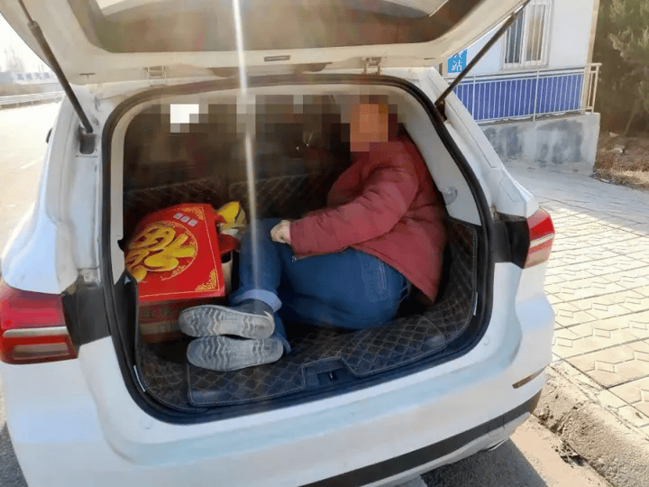 事发云浮高速,打开车门一看