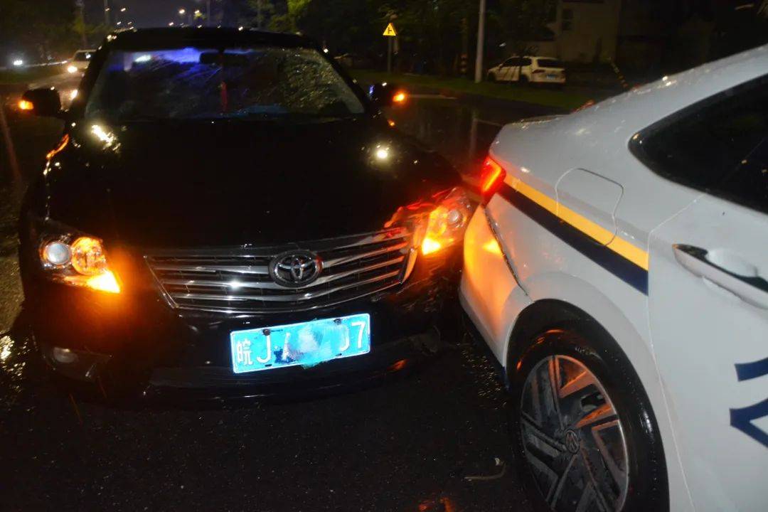 醉驾追尾警车!自投罗网!