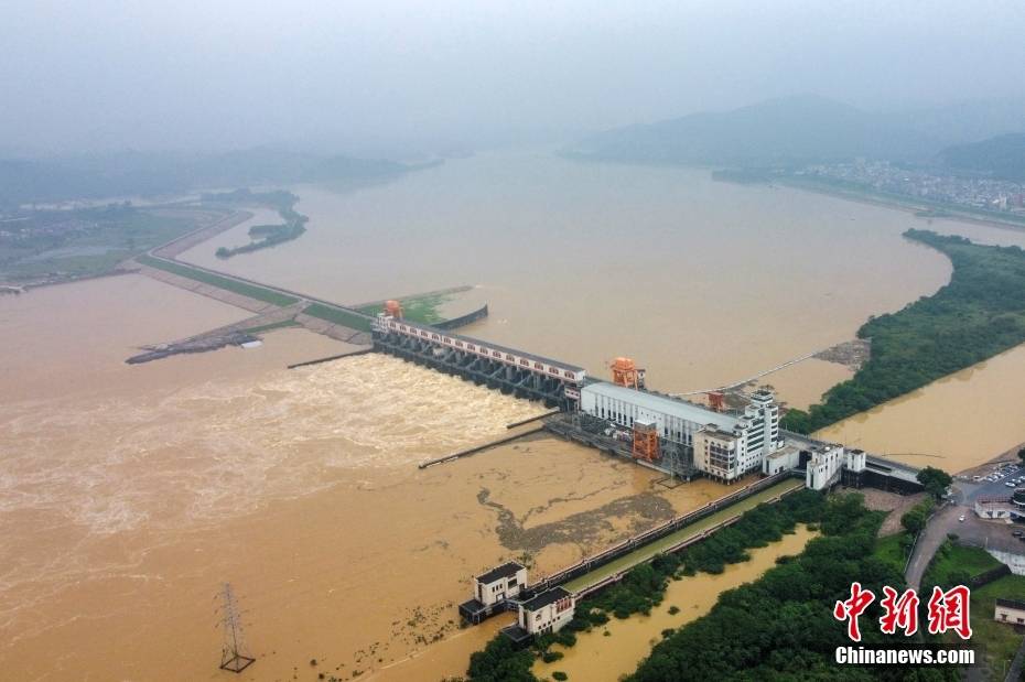 广东北江干流全线出现洪峰 飞来峡水利枢纽有序控泄__