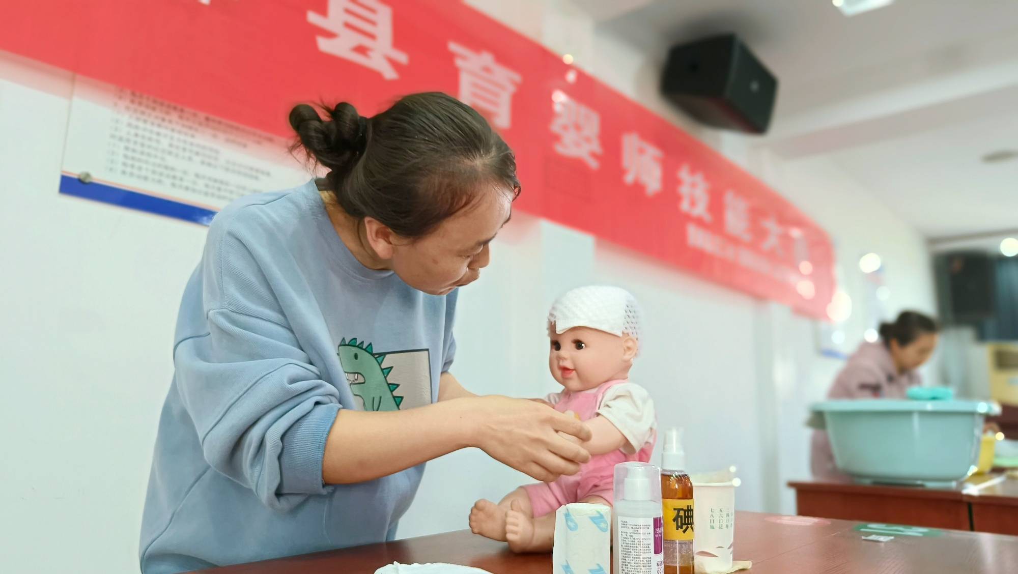 望都县举办育婴师技能大赛(刘威 摄)今年以来,望都县总工会持续抓好