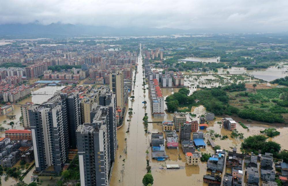 广东遇近十年同期最强暴雨，专家：本月约2/3天数在下雨，前后强降雨区域高度重叠