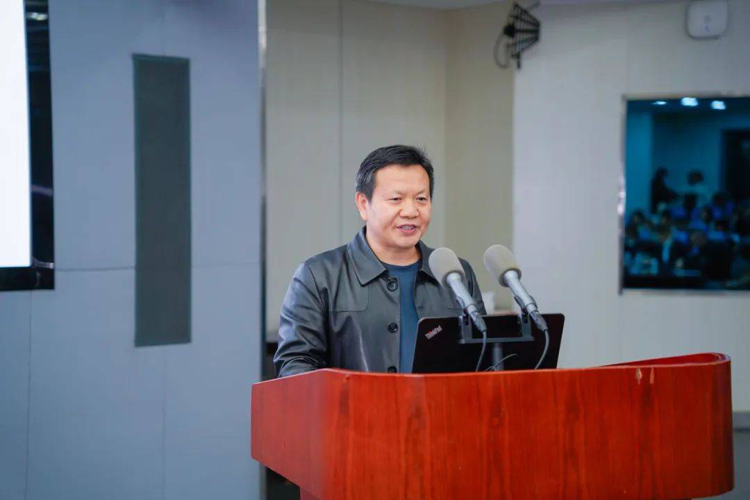 网络与信息中心(图书馆)副主任刘培昌(左上)发布《北二外2023年学生
