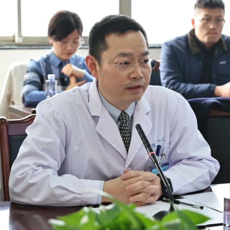 来自北京积水潭医院李庭教授,周雁教授,姜耀护士长,孙志坚博士,余翔