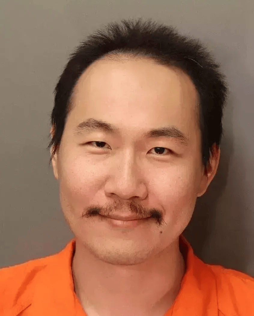 据媒体曝光,潘勤轩的出生地为上海,现在是美国国籍