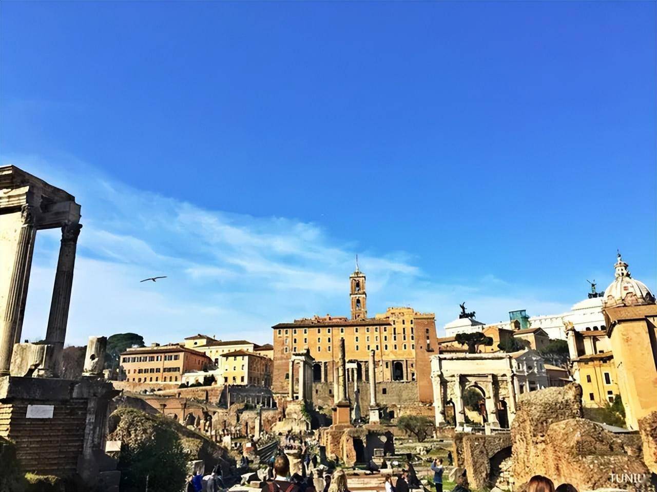 经历2000年风雨后仍保存完好,是罗马城现存的三座凯旋门中年代较晚的