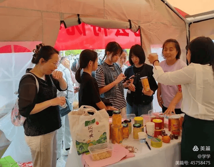 沁县20余种沁州黄全产业链系列农特产品惊艳亮相2024房山区第二届郁金香文化节