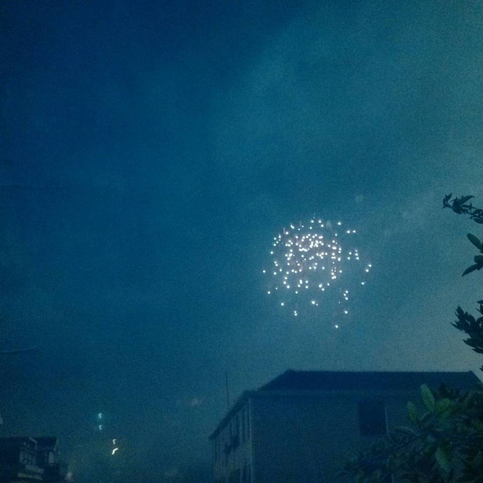 抖音平台上虚假身份购买信用卡的灰色产业链揭秘 (抖音平台虚假宣传应该怎么投诉)-初仟社区