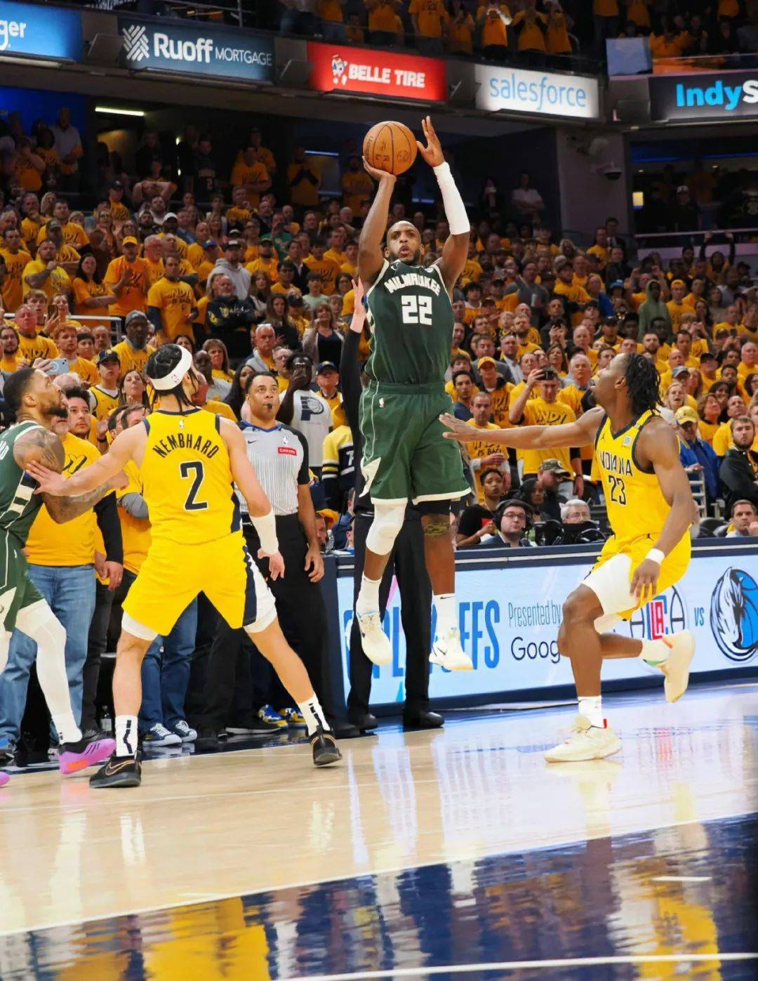 全场比赛,米德尔顿首发出战41分钟,28投16中,三分球8投4中,得到42分10