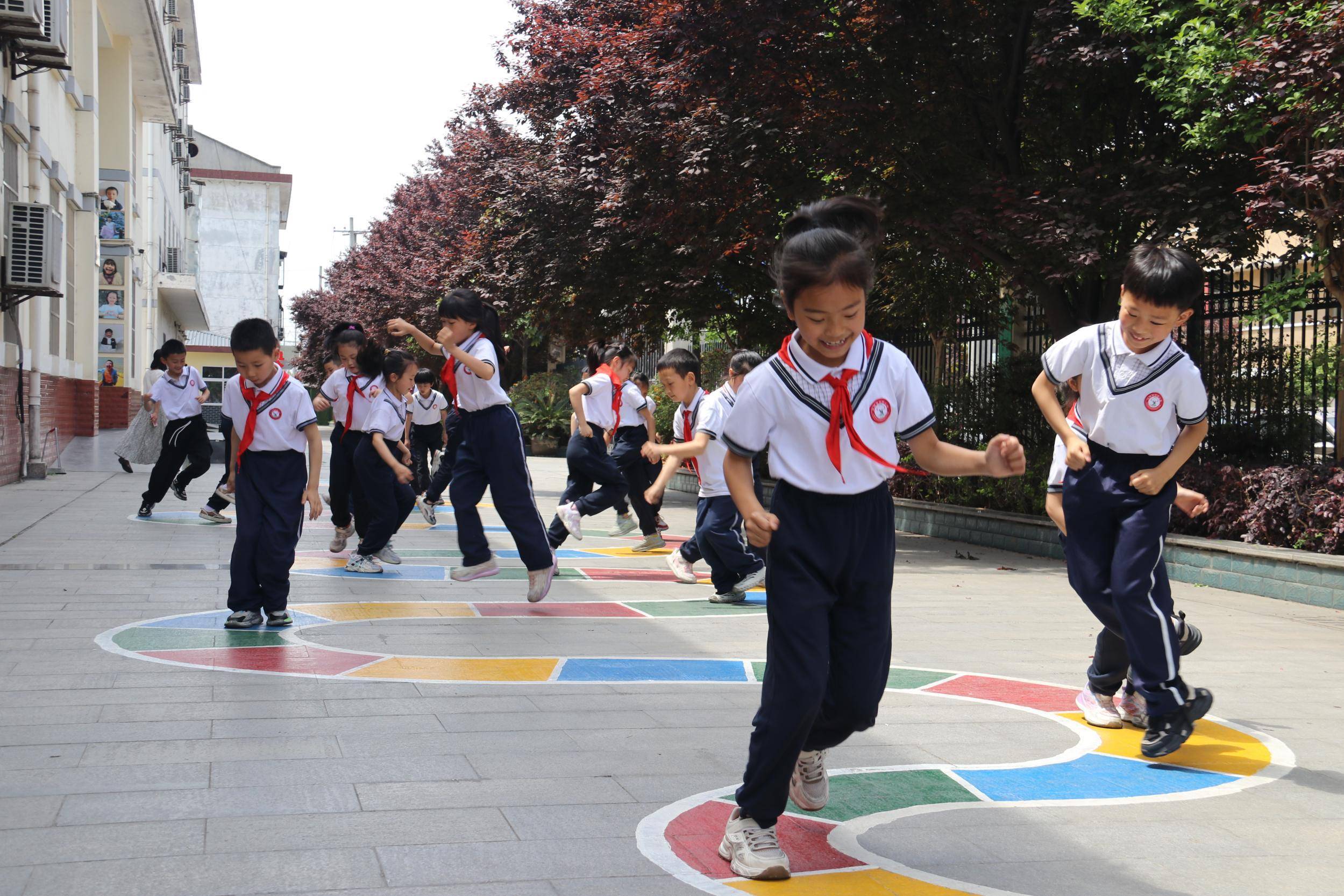 安康市汉阴县实验小学 巧用地面游戏丰富课间十分钟