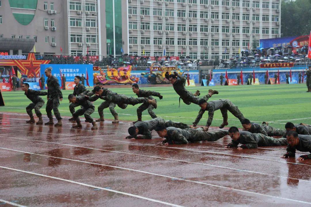 军大运动会雨中硬核开幕!