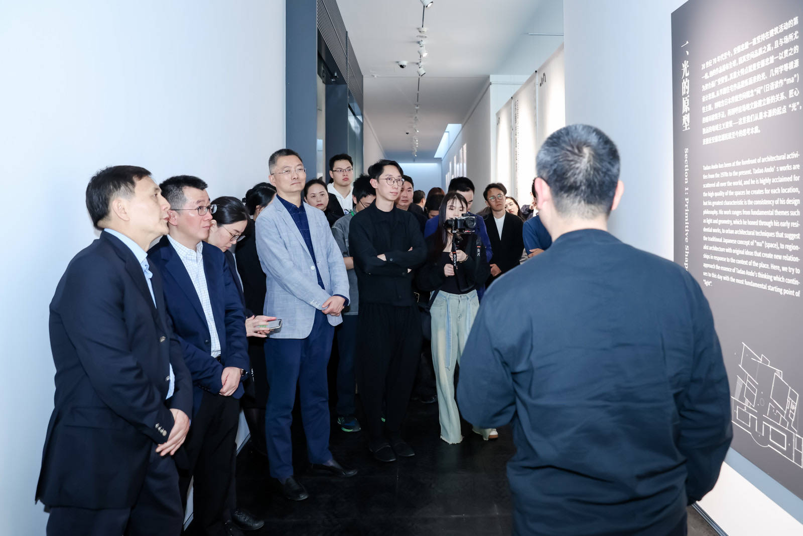 "场所思考"展区以安藤忠雄在上海嘉定地区的两个重要项目:嘉源海檬貂