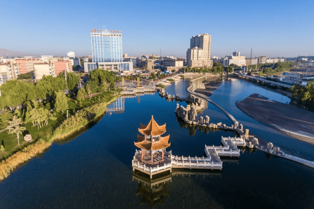 day金沙湾沙漠旅游度假营地金沙湾沙漠旅游度假营地位于临泽县板桥镇