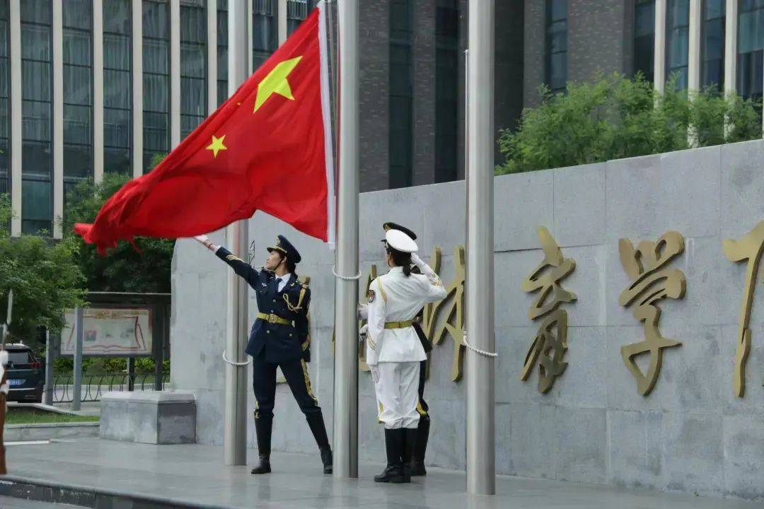 升旗仪式 | 肩负使命 勇担重任(正定校区)_国旗护卫队