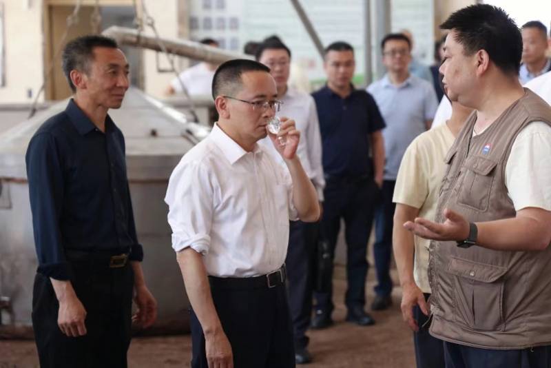 张德芹执掌茅台后的变与不变:增长压力如何破局,继续跨界吗