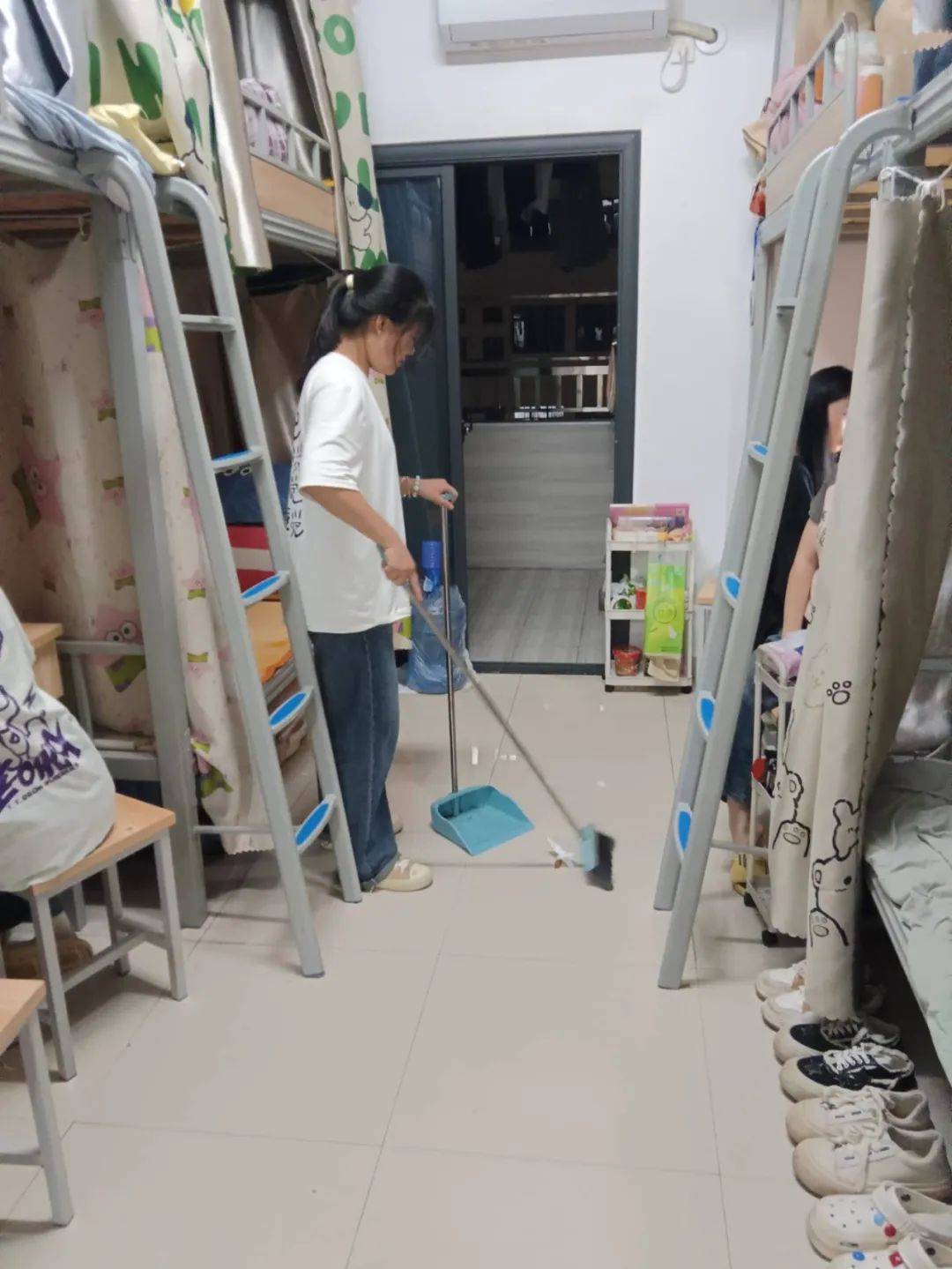 开展爱国卫生运动 营造洁净生活环境