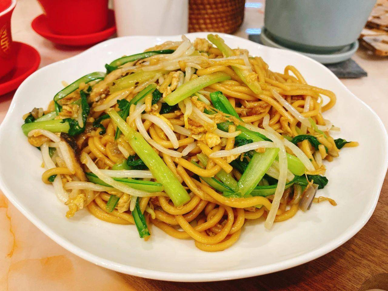 做豆芽炒面,一定不要先炒豆芽,教你这样做,面条干爽不硬不成坨