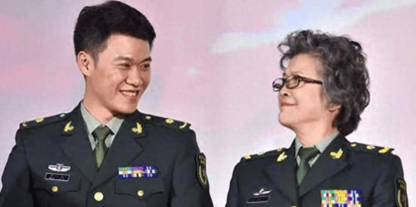 他演技好,有孝心,出道22年从不炒作,认姑姑当妈私下与